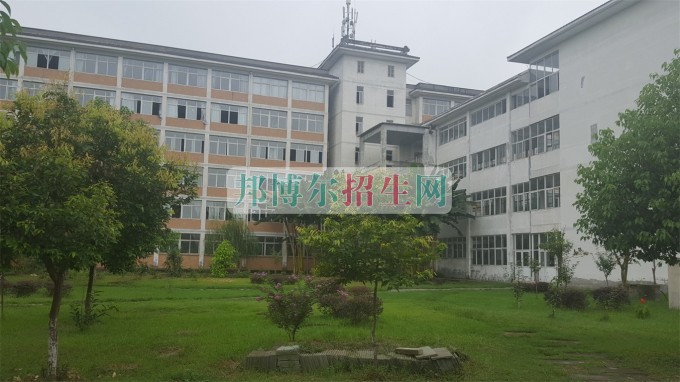 成都信息技術(shù)學(xué)校報名條件、招生對象