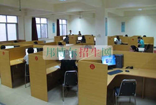 初中畢業(yè)能上計算機應用技術嗎