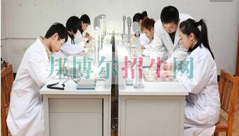 初中生讀口腔醫(yī)學怎么樣