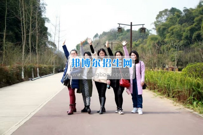 四川省樂(lè)山市第一職業(yè)高級(jí)中學(xué)春風(fēng)十里，不如你