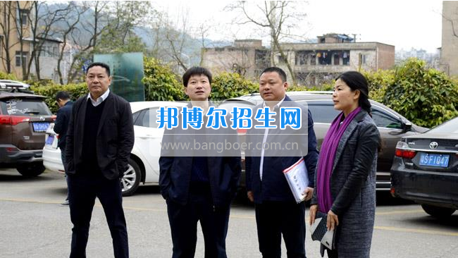 區(qū)委常委、宣傳部長(zhǎng)邱躍峰一行視察南充市建華職業(yè)中學(xué)