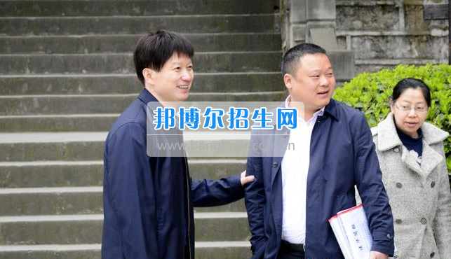 區(qū)委常委、宣傳部長(zhǎng)邱躍峰一行視察南充市建華職業(yè)中學(xué)