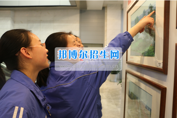 成都市洞子口職業(yè)高級中學舉行“成都，因我更美麗”主題開學典禮
