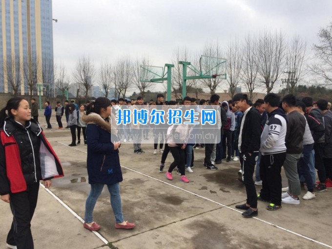 規(guī)范儀容儀表 彰顯學生風貌?------貴州建設(shè)職業(yè)技術(shù)學院開展風紀大檢查活動