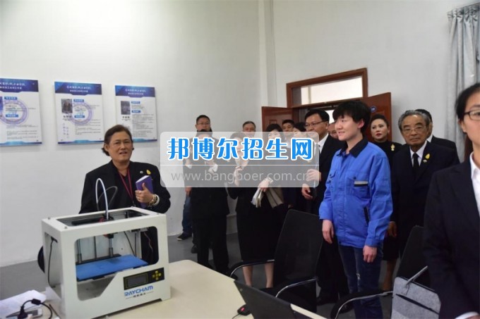 泰國(guó)詩琳通公主攜高訪團(tuán)蒞臨貴州省機(jī)械工業(yè)學(xué)校參觀訪問