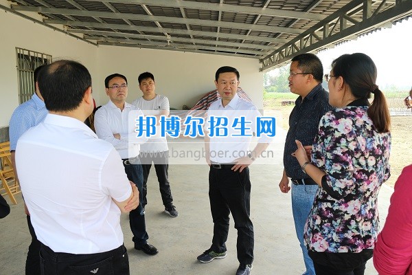2017年成都農(nóng)業(yè)科技職業(yè)學(xué)院召開“校地合作、共建園區(qū)”專題會