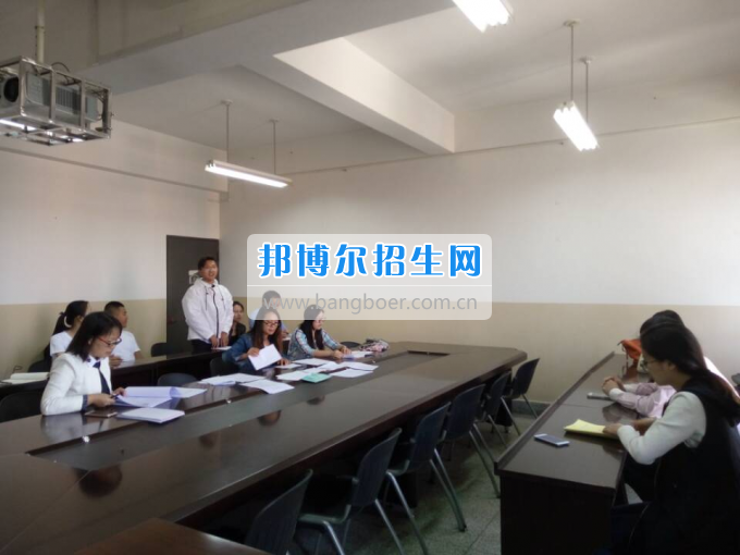 云南財經大學統(tǒng)計與數(shù)學學院黨委及各黨支部開展學習廖俊波同志先進事跡活動