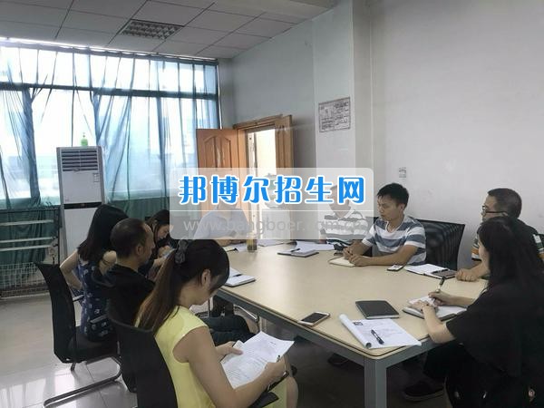 電子科技大學(xué)成都學(xué)院黨委辦公室進(jìn)行半年工作盤(pán)點(diǎn)