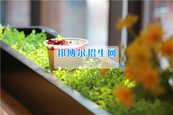 成都希望航空職業(yè)學校美味冷飲大曝光！據說，正數第三的是同學們最喜愛的冷飲！