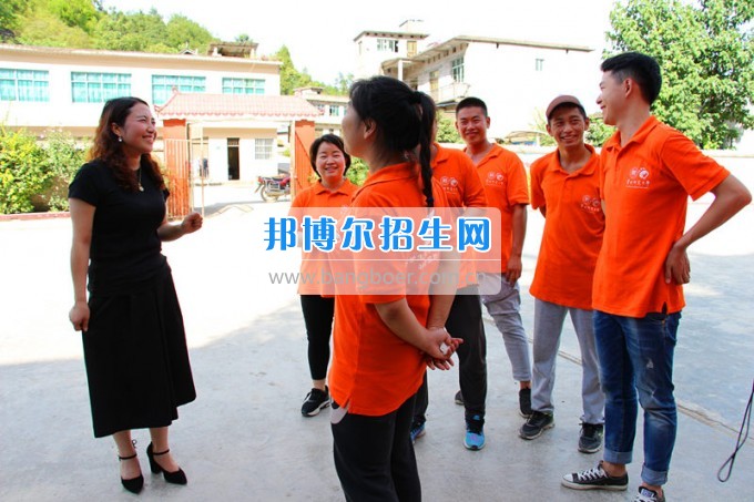 貴州師范大學求是學院領導攜專家一行看望慰問學院赴德江暑期“三下鄉(xiāng)”服務隊