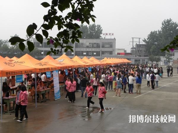 四川人民醫(yī)院護(hù)士學(xué)校2019年報名條件、招生對象