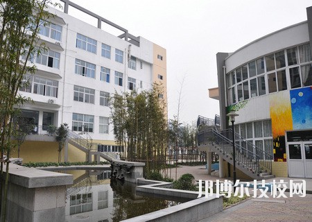 成都汽車職業(yè)技術學校2020年報名條件、招生要求、招生對象
