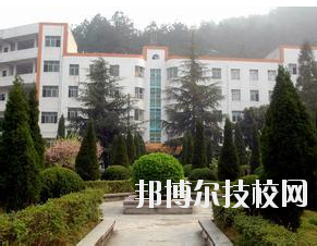 黔南民族衛(wèi)生學(xué)校2020年學(xué)費(fèi)、收費(fèi)多少