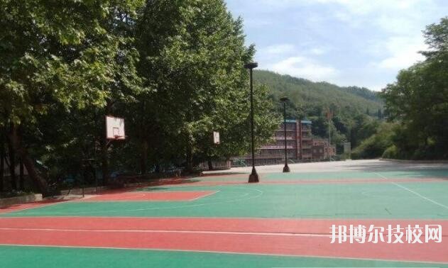 貴州現(xiàn)代經(jīng)濟學校2020年學費、收費多少