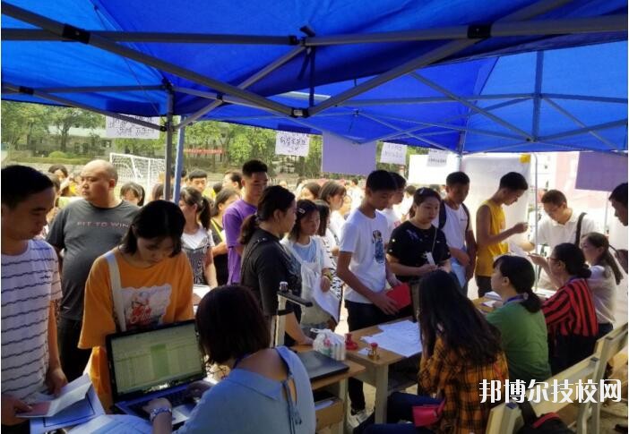 銅仁中等職業(yè)學(xué)校2020年報(bào)名條件、招生要求、招生對(duì)象