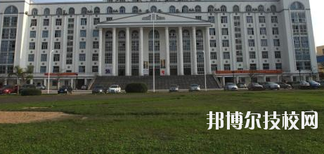 南寧工貿(mào)職業(yè)技術(shù)學校2020年招生辦聯(lián)系電話 