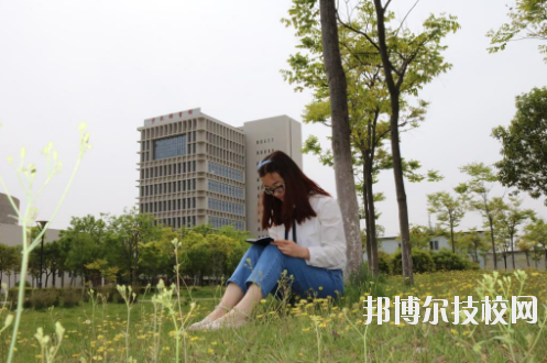 陜西商貿學院附屬中職校2020年招生辦聯(lián)系電話