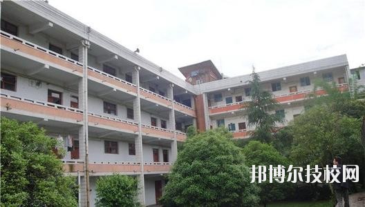清鎮(zhèn)中等職業(yè)技術(shù)學(xué)校2020年報(bào)名條件、招生要求、招生對(duì)象