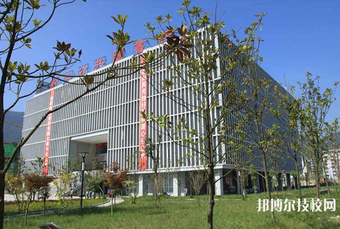 重慶黔江區(qū)民族職業(yè)教育中心2020年報(bào)名條件、招生要求、招生對(duì)象