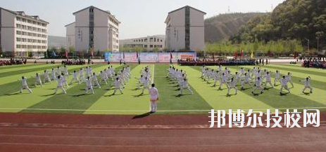 平?jīng)鰴C電工程學校2020年學費、收費多少