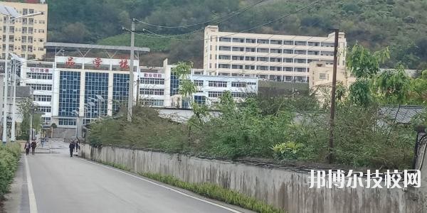 興義中等職業(yè)學(xué)校2020年報(bào)名條件、招生要求、招生對(duì)象