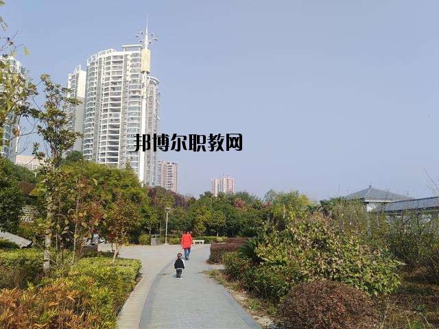 蓮花職業(yè)技術(shù)學(xué)校2020年報名條件、招生要求、招生對象