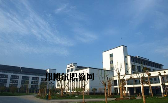 蘇州吳中技工學(xué)校2020年報(bào)名條件、招生要求、招生對象