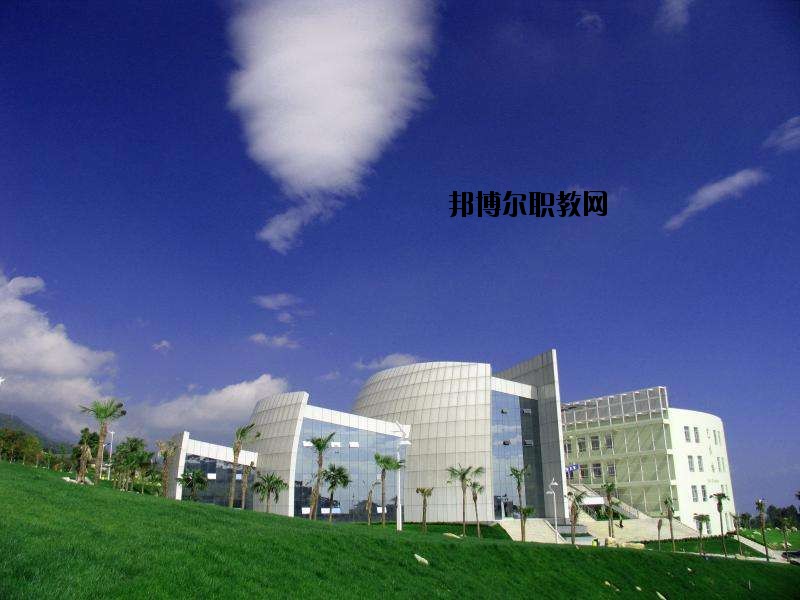 來(lái)鳳中等職業(yè)技術(shù)學(xué)校2020年報(bào)名條件、招生要求、招生對(duì)象