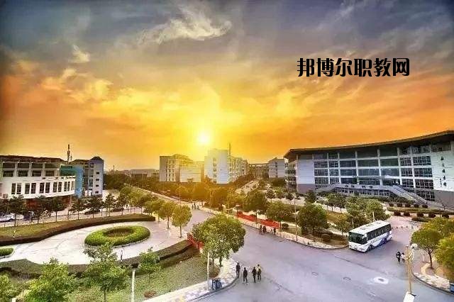 英山草盤(pán)職業(yè)中學(xué)怎么樣、好不好