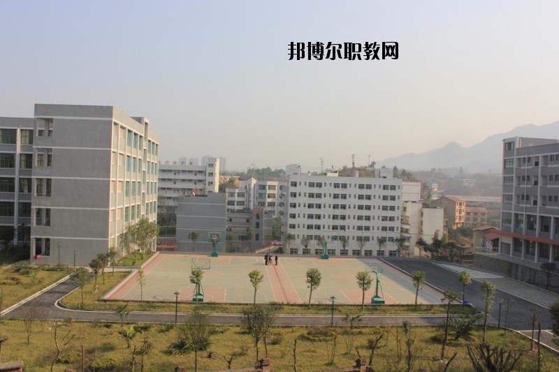四川省華鎣職業(yè)技術(shù)學(xué)校2020年報(bào)名條件、招生要求、招生對象