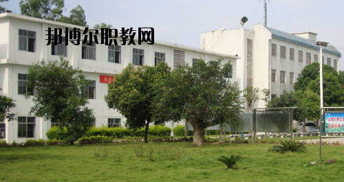 合山職業(yè)技術(shù)學(xué)校2020年報名條件、招生要求、招生對象