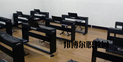 酒泉農(nóng)墾技工學(xué)校2020年報名條件、招生要求、招生對象