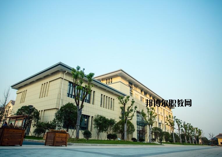 龍游縣職業(yè)技術(shù)學(xué)校2020年報(bào)名條件、招生要求、招生對(duì)象