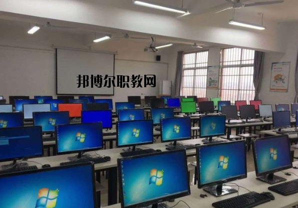 安義職業(yè)技術(shù)學(xué)校2020年報(bào)名條件、招生要求、招生對象