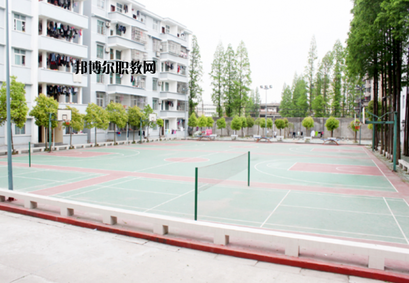 湖北潛江衛(wèi)生學(xué)校2020年報名條件、招生要求、招生對象