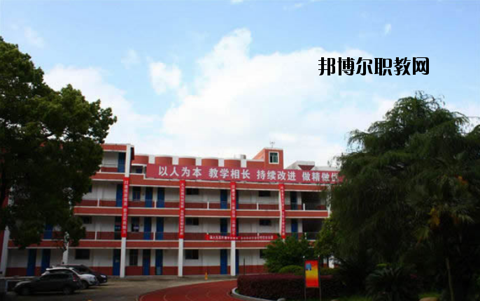 江西建筑工業(yè)學(xué)校2020年報名條件、招生要求、招生對象