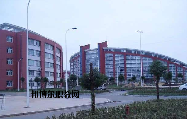河南駐馬店財(cái)經(jīng)學(xué)校2021年招生辦聯(lián)系電話(huà)