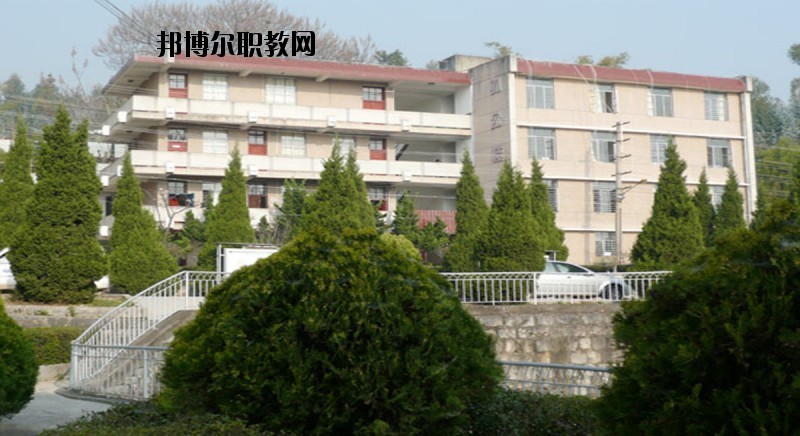 保山隆陽(yáng)區(qū)職業(yè)技術(shù)學(xué)校2020年報(bào)名條件、招生要求、招生對(duì)象