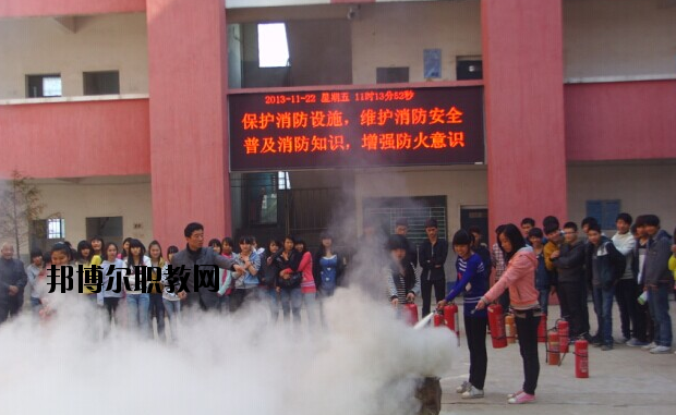 當同學們對一所學校感興趣的時候，一般會通過怎樣的方式來了解這所學校的相關信息呢?相信很多的同學都會選擇通過上網查詢的方式來對學校信息進行了解，可是有的時候網上有的學校信息并不全面，一些招生信息同學們只能通過撥打學校招生電話進行了解。  上饒中等職業(yè)學校招生電話：0793-8629088  上饒中等職業(yè)學校郵箱：srdzgy@jxedu.gov.cn  上饒中等職業(yè)學校簡介 上饒中等職業(yè)學校創(chuàng)辦于1998年，是經市教育局98[131]號文件和省教[2000]018號文件批準的全日制職業(yè)中專學?！，F有專業(yè)十個，在籍學生1200余人，專職教師60多名，學校秉承“勤學、奮進、友愛、創(chuàng)新”的校訓，以教學管理嚴格，封閉式軍事化管理為特色。全體員工克盡職守，愛崗敬業(yè)，用心工作，真心服務。十五年來培育了數8000余名技術人才，受到市委、市政府和用人單位的充分肯定。  上饒中等職業(yè)學校就業(yè)優(yōu)勢 學校畢業(yè)的學生都通過學校一系列的考核，有過硬的動手能力和理論知識，能確保各專業(yè)的畢業(yè)生基本上專業(yè)對口的就業(yè)上崗，并受到用人單位一致好證，畢業(yè)業(yè)供不應求。就業(yè)率一真位居全市前列，被省教育廳授予“江西省中等職業(yè)學校就業(yè)先進單位”。  小編總結 有的時候，網上有的只是關于學校的辦學條件介紹，而對于學校當年招生政策的信息介紹卻不多。因此，小編建議，為了同學們可以更順利地報考，接下來可以通過撥打招生電話的方式先對學校的招生政策做一個詳細的了解。