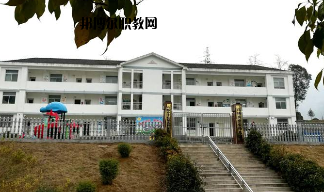 興山職業(yè)教育中心2020年招生辦聯(lián)系電話(huà)