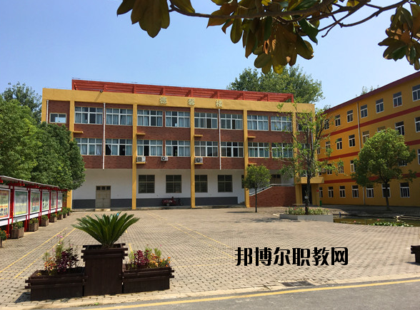 潁上信息工程學(xué)校2020年報名條件、招生要求、招生對象