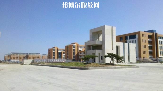 確山縣職業(yè)教育中心2021年報名條件、招生要求、招生對象