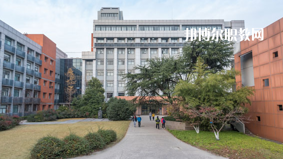 臨夏州民族學(xué)校2020年報(bào)名條件、招生要求、招生對象