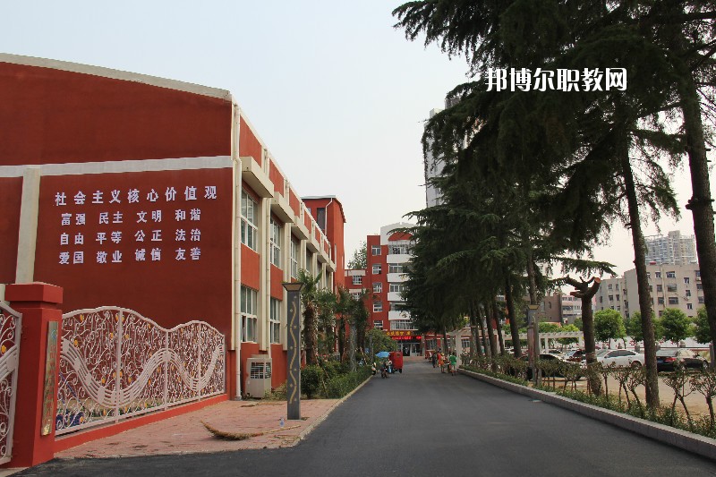 南陽市體育運動學(xué)校2021年招生辦聯(lián)系電話
