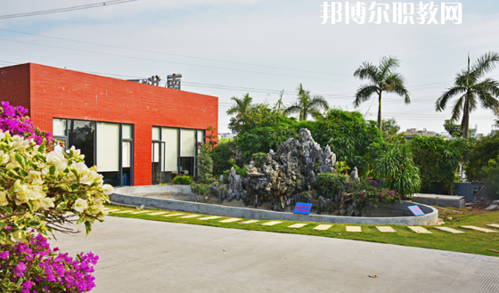 東莞南華職業(yè)技術學校2020年報名條件、招生要求、招生對象