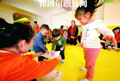 成都2021年幼師學(xué)校都有什么專(zhuān)業(yè)適合女生