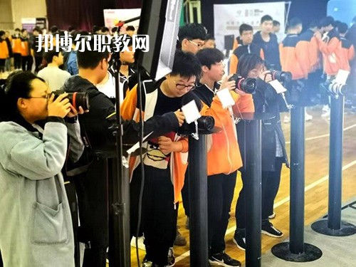 泰州市鳳凰藝術(shù)學校2021年報名條件、招生要求、招生對象
