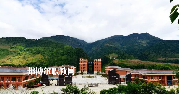 迪慶州民族中等專業(yè)學(xué)校2021年報(bào)名條件、招生要求、招生對(duì)象