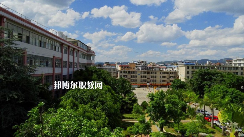 思茅衛(wèi)生學(xué)校2021年報(bào)名條件、招生要求、招生對(duì)象