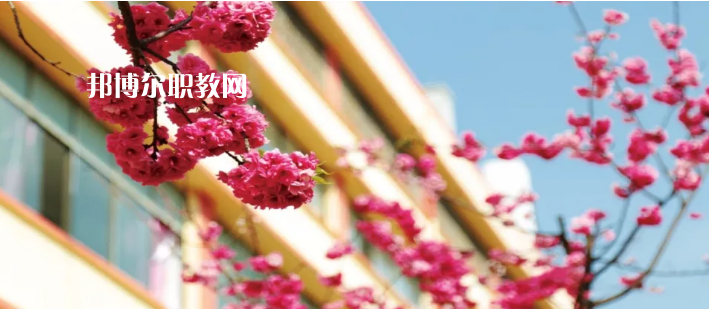 云南昆明工業(yè)學(xué)校2021年報名條件、招生要求、招生對象